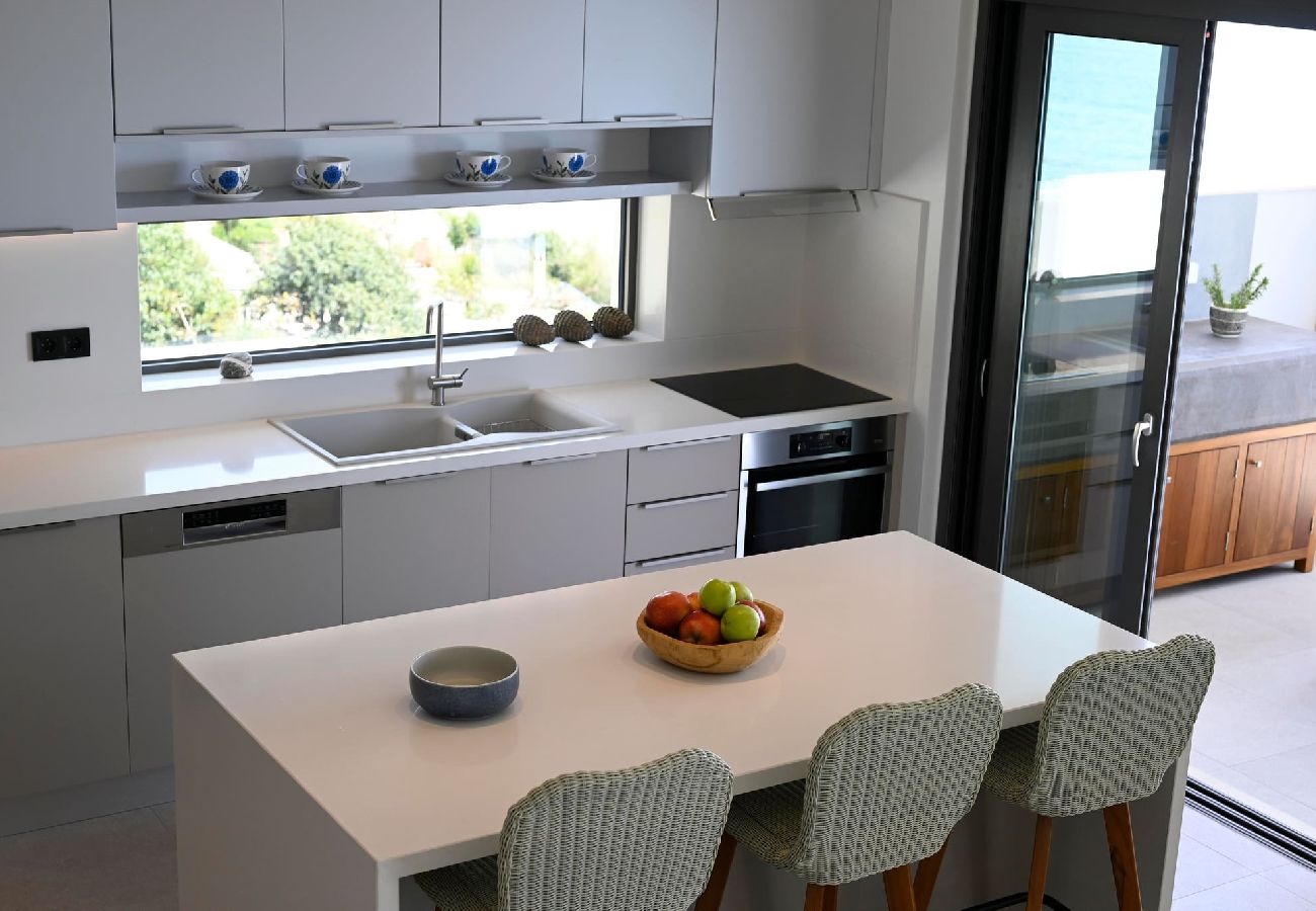 Villa in Agia Foteini - Rozites Luxury Beachfront Villa, By Hellocrete