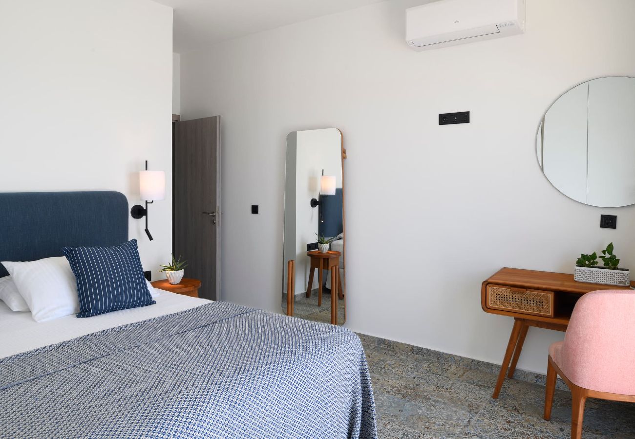 Villa in Agia Foteini - Rozites Luxury Beachfront Villa, By Hellocrete