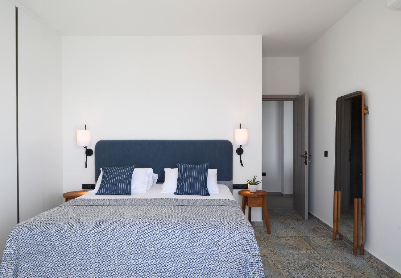 Villa in Agia Foteini - Rozites Luxury Beachfront Villa, By Hellocrete