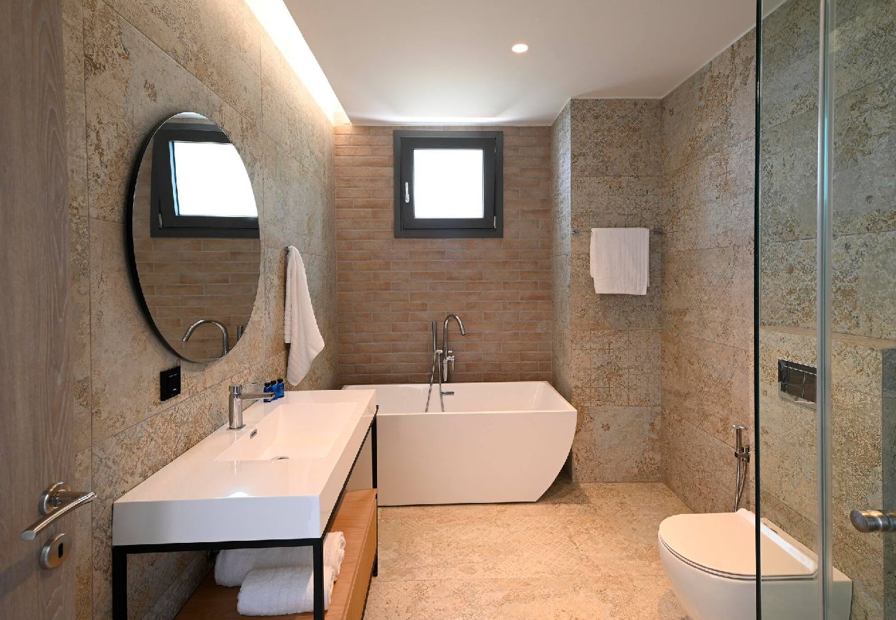 Villa in Agia Foteini - Rozites Luxury Beachfront Villa, By Hellocrete