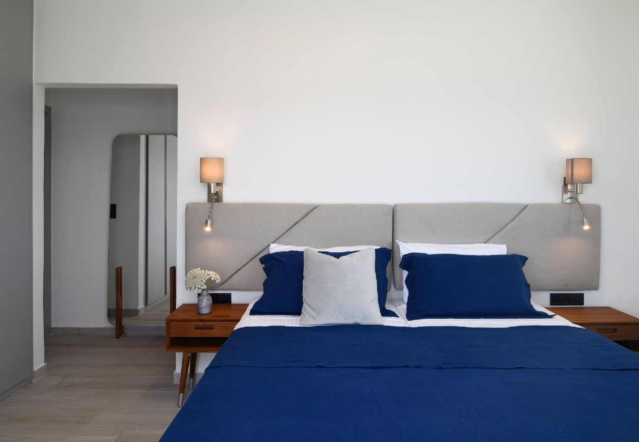 Villa in Agia Foteini - Rozites Luxury Beachfront Villa, By Hellocrete