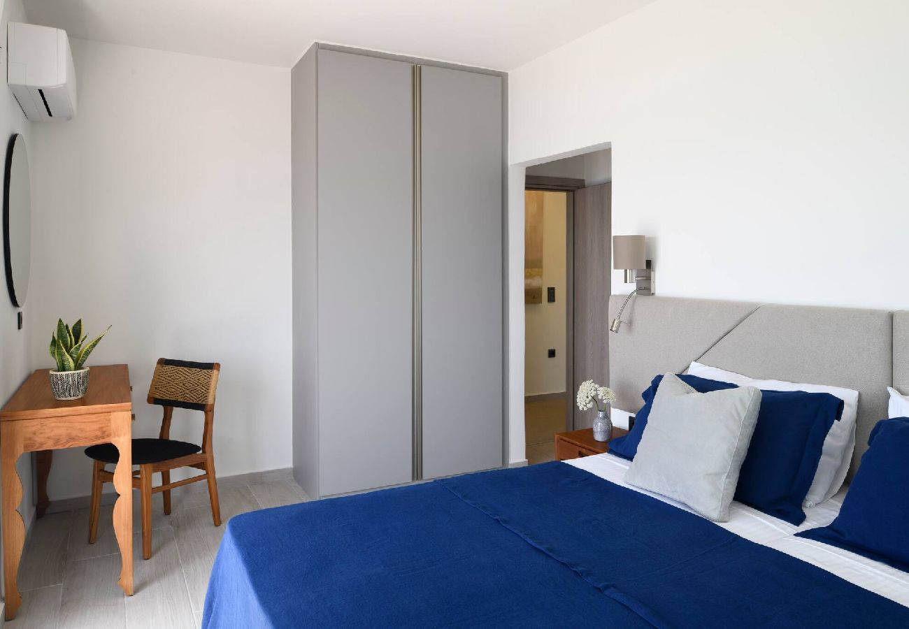 Villa in Agia Foteini - Rozites Luxury Beachfront Villa, By Hellocrete