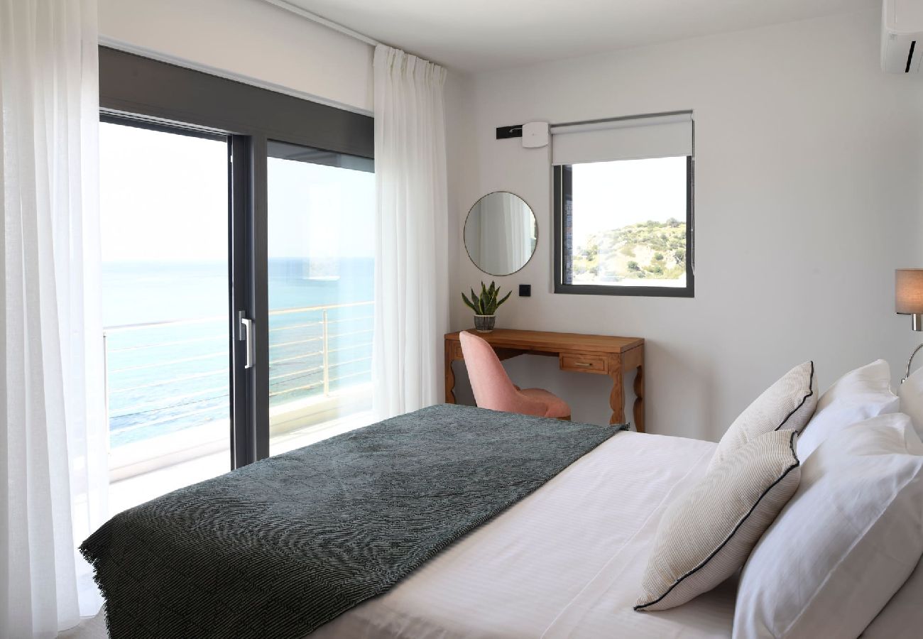 Villa in Agia Foteini - Rozites Luxury Beachfront Villa, By Hellocrete