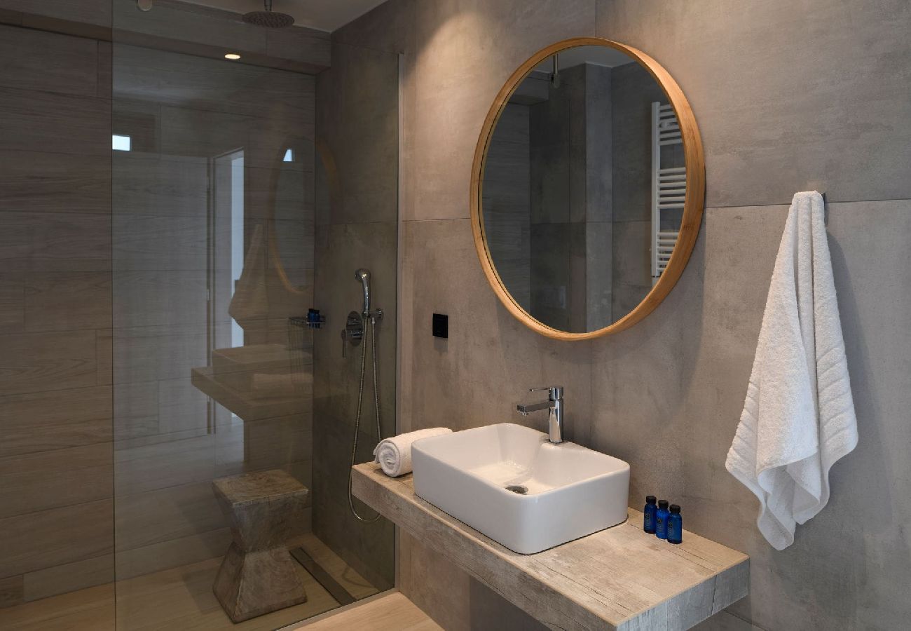 Villa in Agia Foteini - Rozites Luxury Beachfront Villa, By Hellocrete