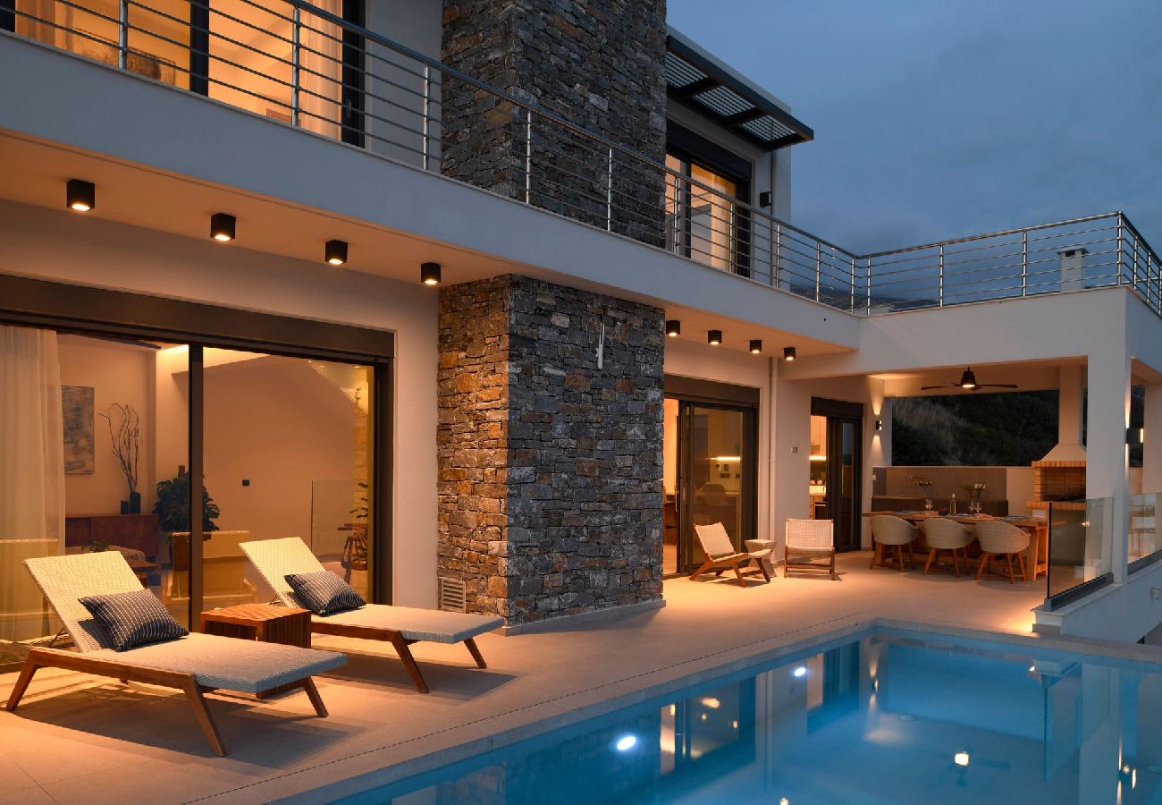 Villa in Agia Foteini - Rozites Luxury Beachfront Villa, By Hellocrete