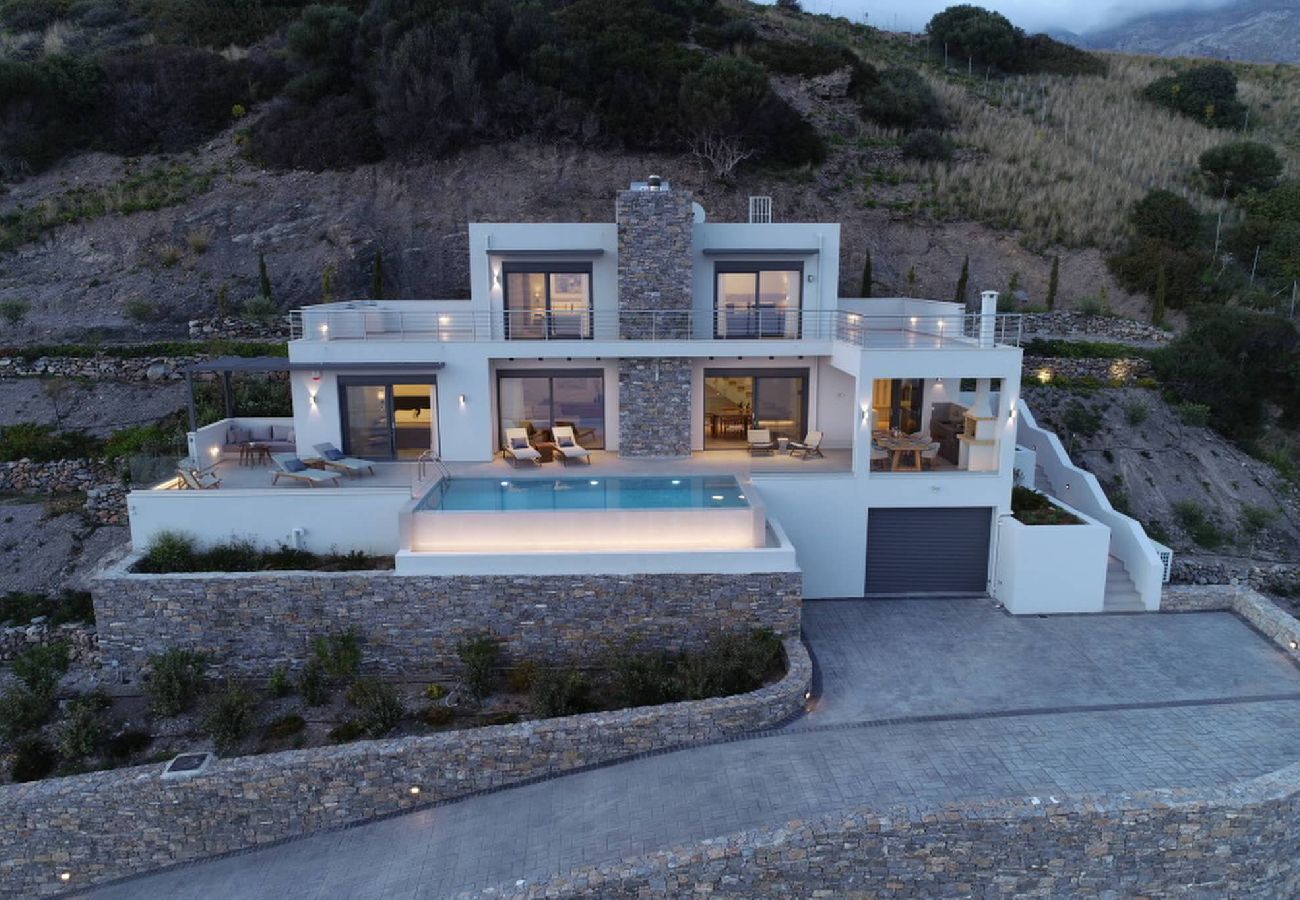 Villa in Agia Foteini - Rozites Luxury Beachfront Villa, By Hellocrete
