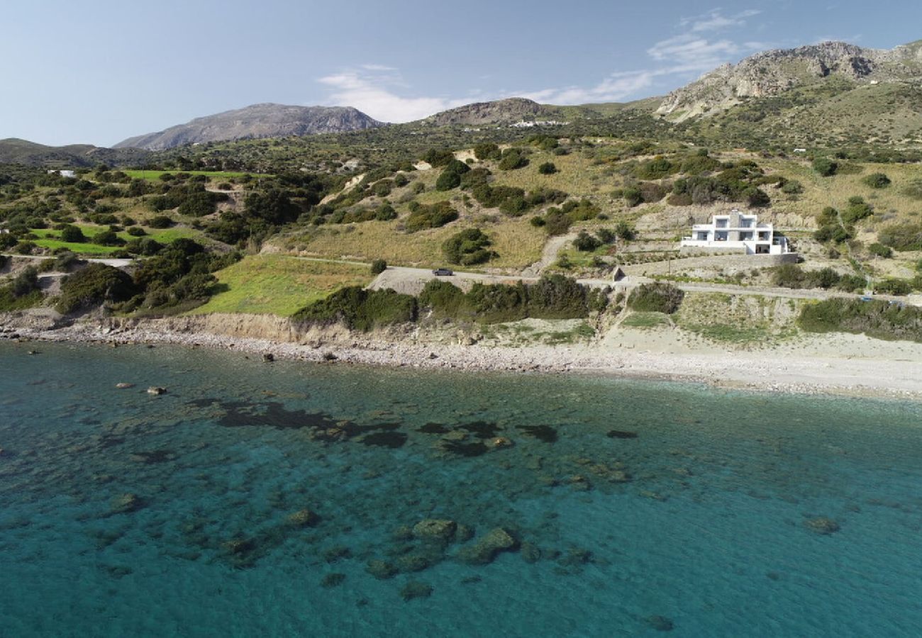 Villa in Agia Foteini - Rozites Luxury Beachfront Villa, By Hellocrete