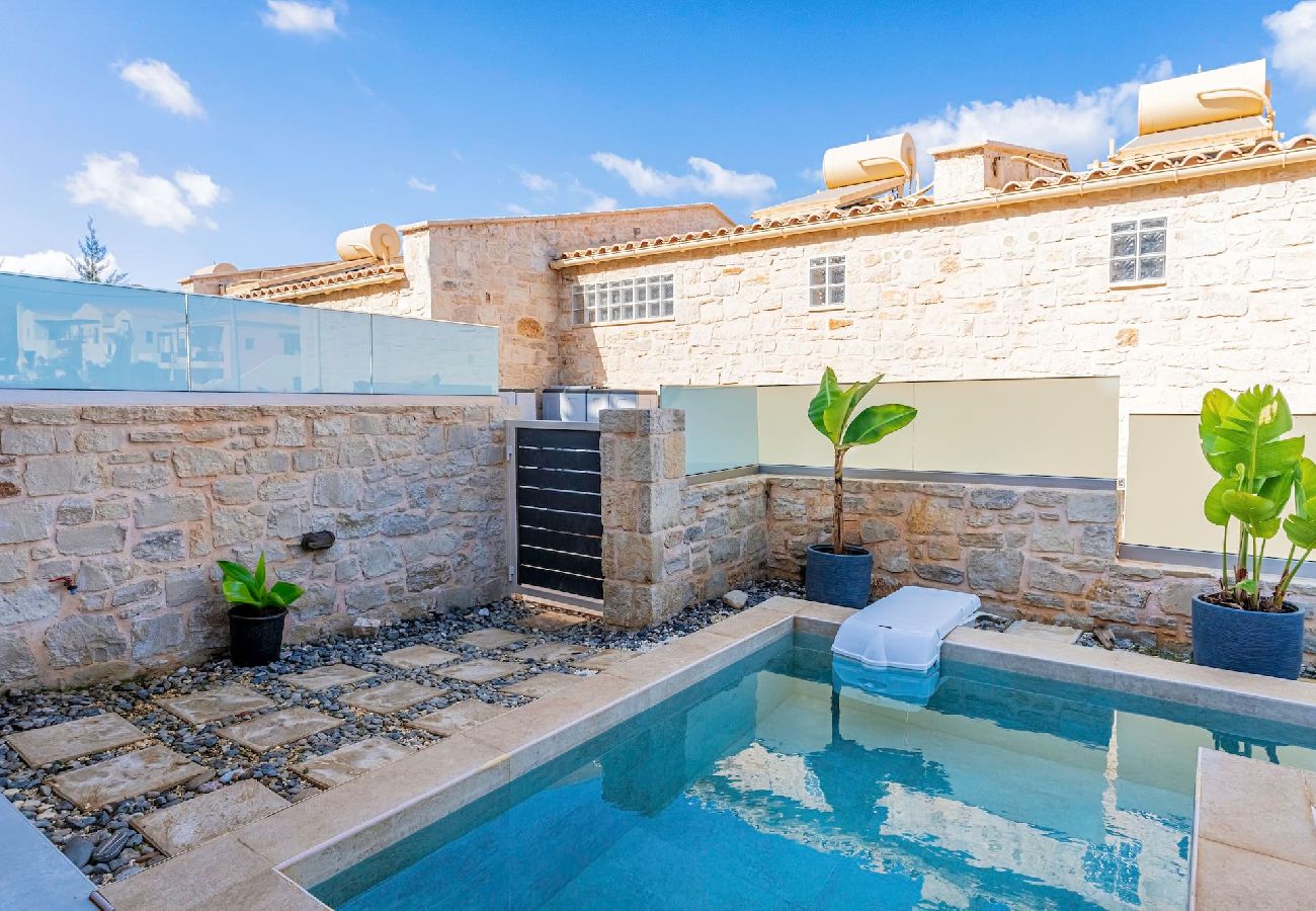 House in Panormo - Zefyros Suite, Seafront Retreat