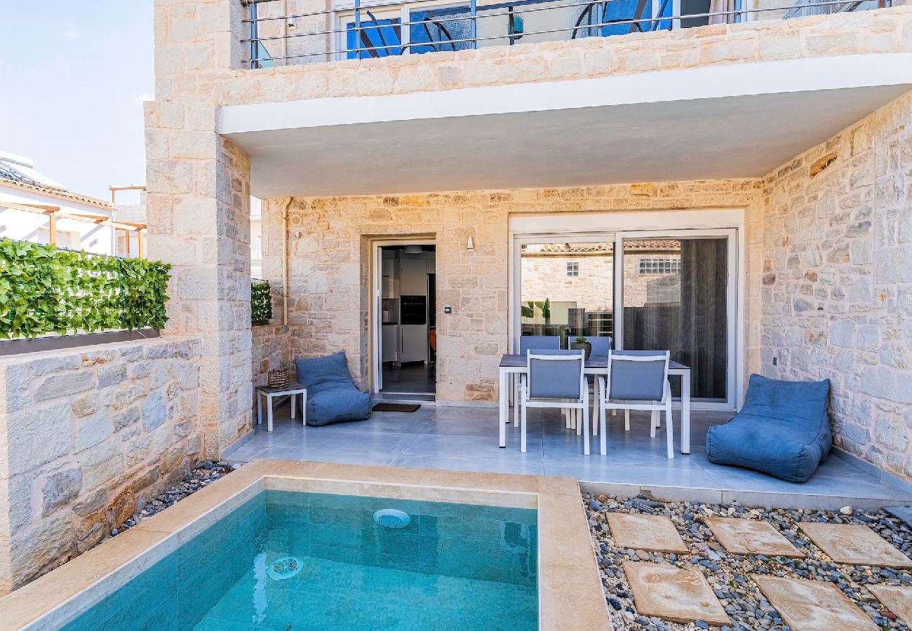 House in Panormo - Zefyros Suite, Seafront Retreat