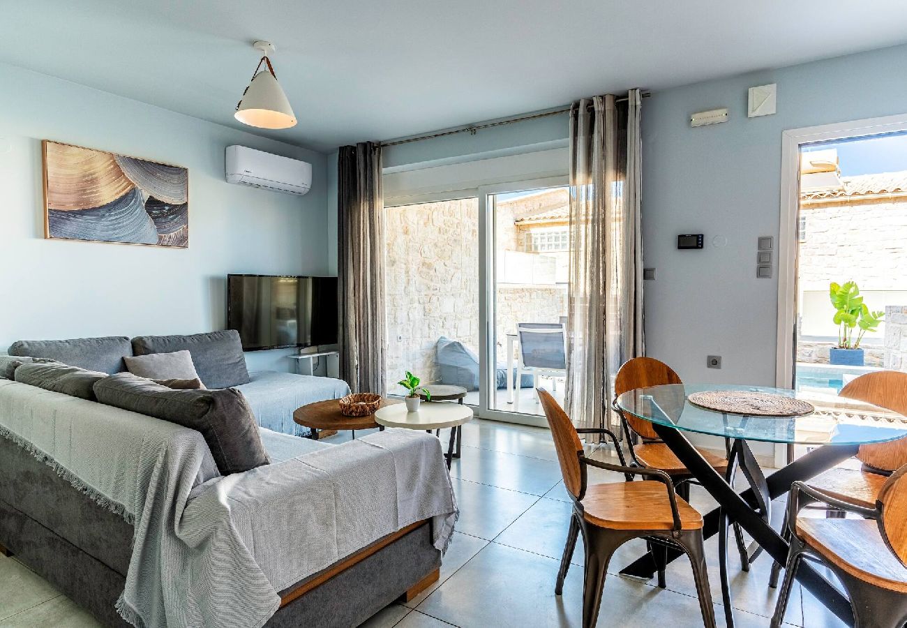 House in Panormo - Zefyros Suite, Seafront Retreat