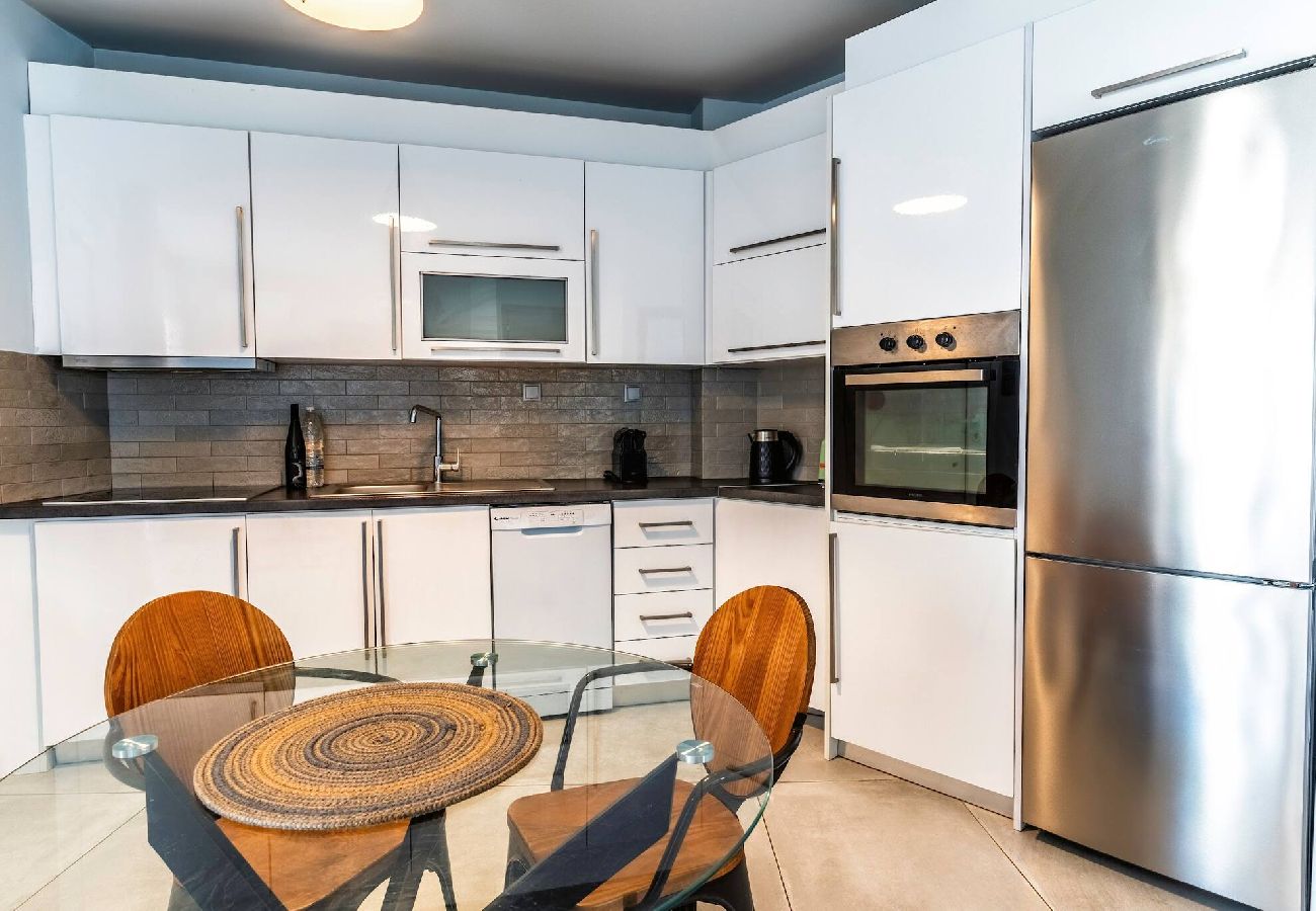 House in Panormo - Zefyros Suite, Seafront Retreat