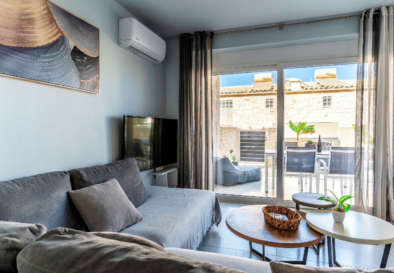 House in Panormo - Zefyros Suite, Seafront Retreat