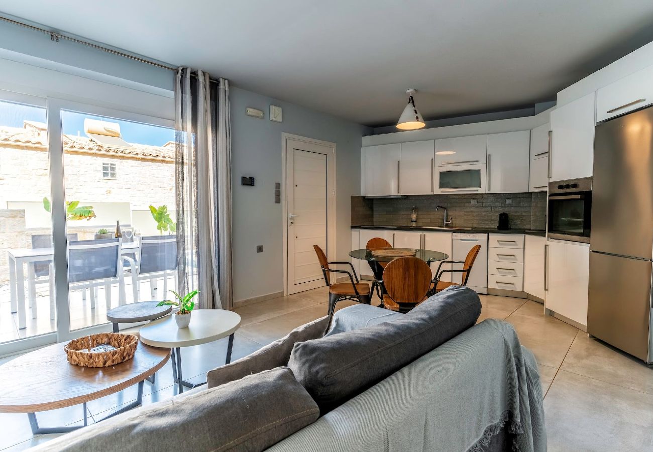 House in Panormo - Zefyros Suite, Seafront Retreat