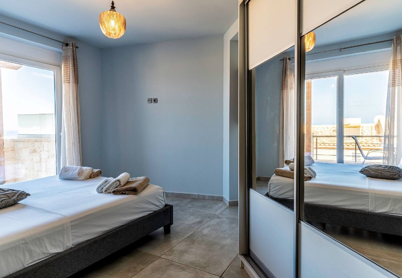 House in Panormo - Zefyros Suite, Seafront Retreat