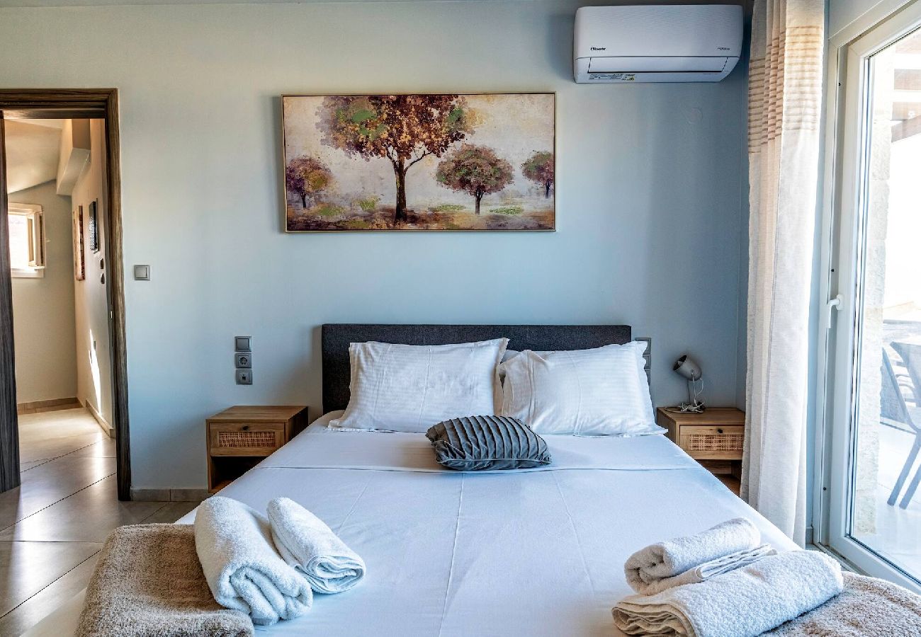 House in Panormo - Zefyros Suite, Seafront Retreat