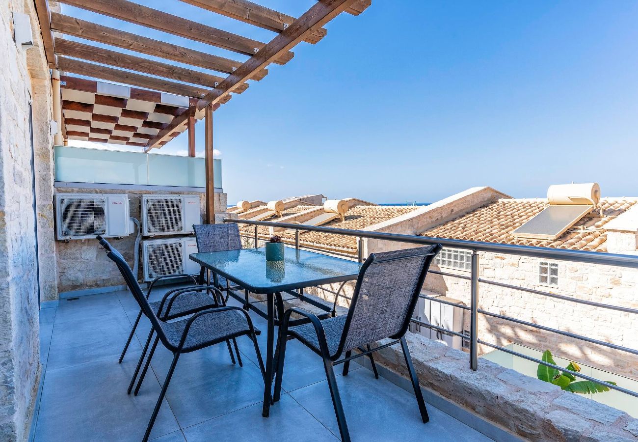 House in Panormo - Zefyros Suite, Seafront Retreat