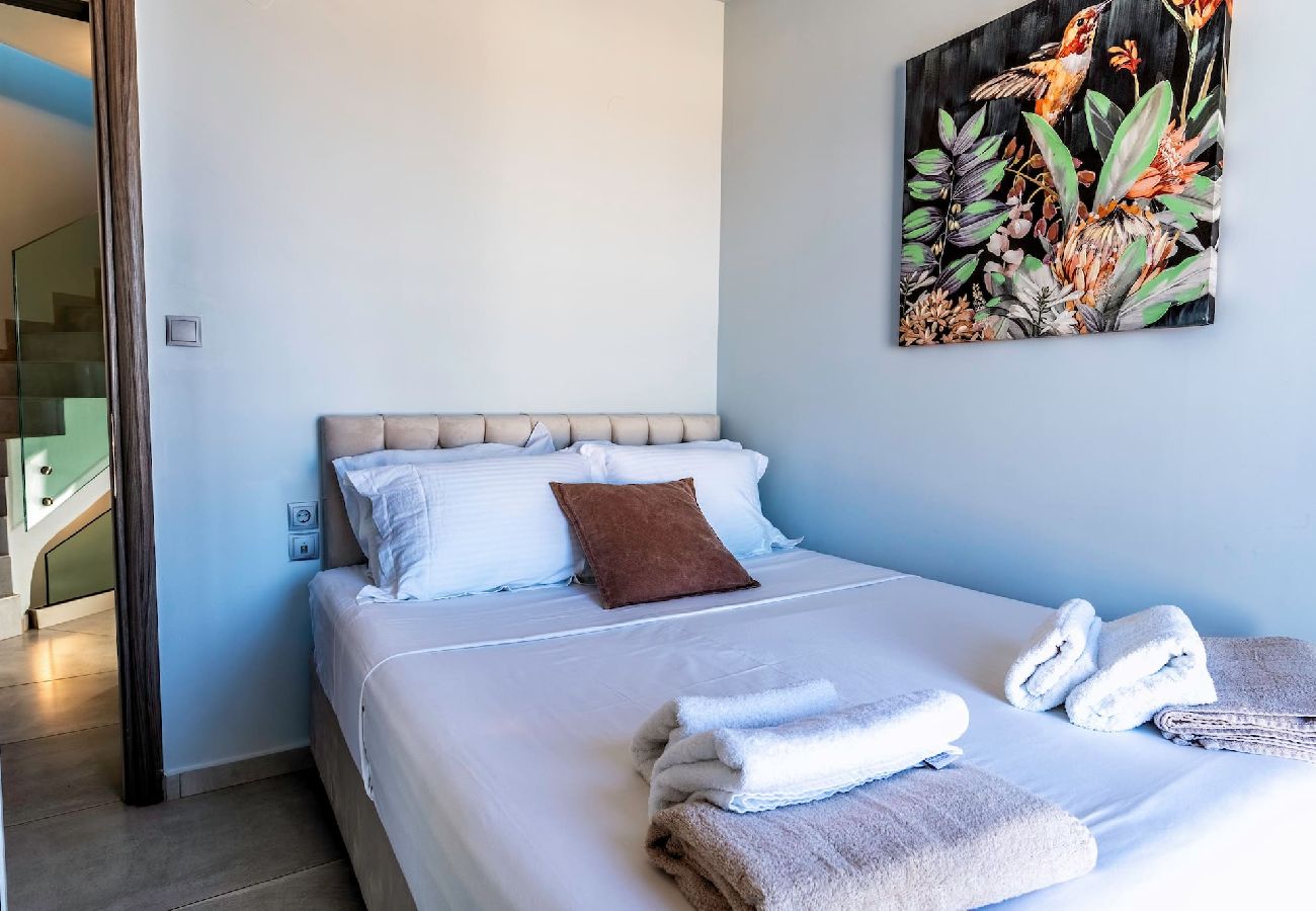 House in Panormo - Zefyros Suite, Seafront Retreat