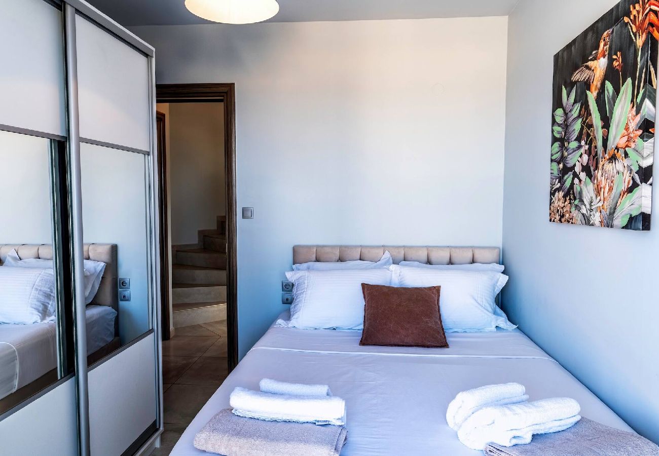 House in Panormo - Zefyros Suite, Seafront Retreat