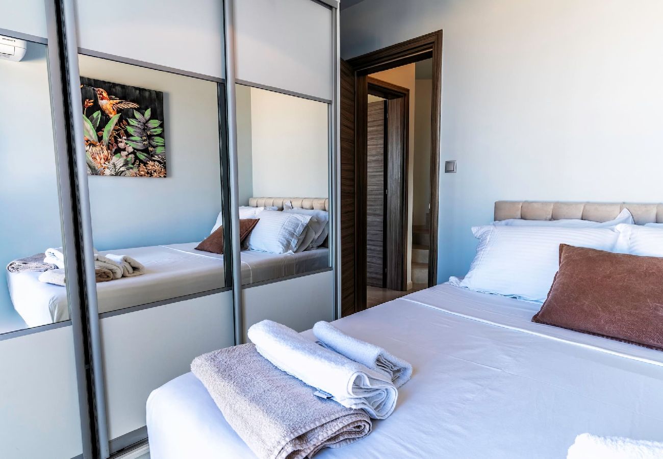 House in Panormo - Zefyros Suite, Seafront Retreat