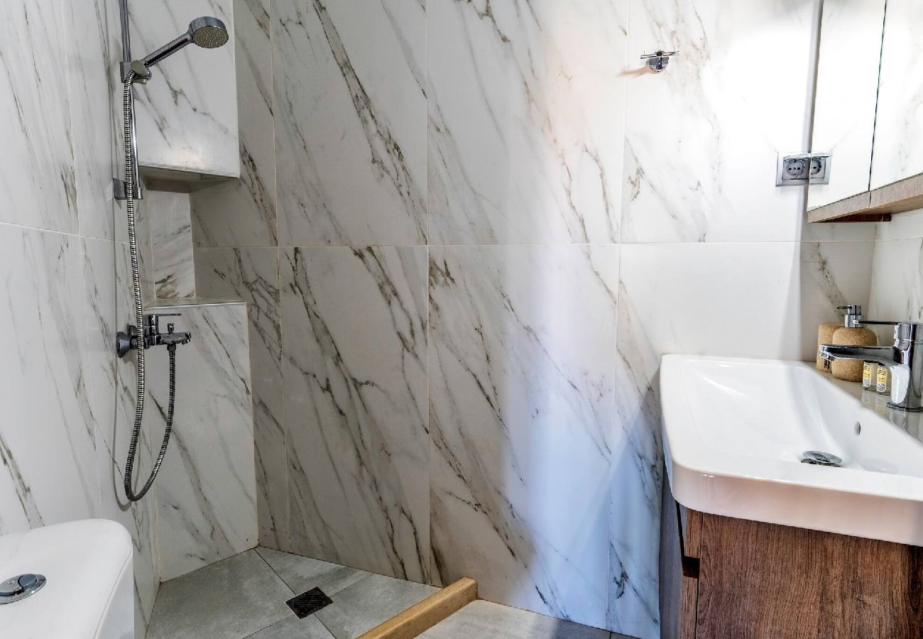 House in Panormo - Zefyros Suite, Seafront Retreat