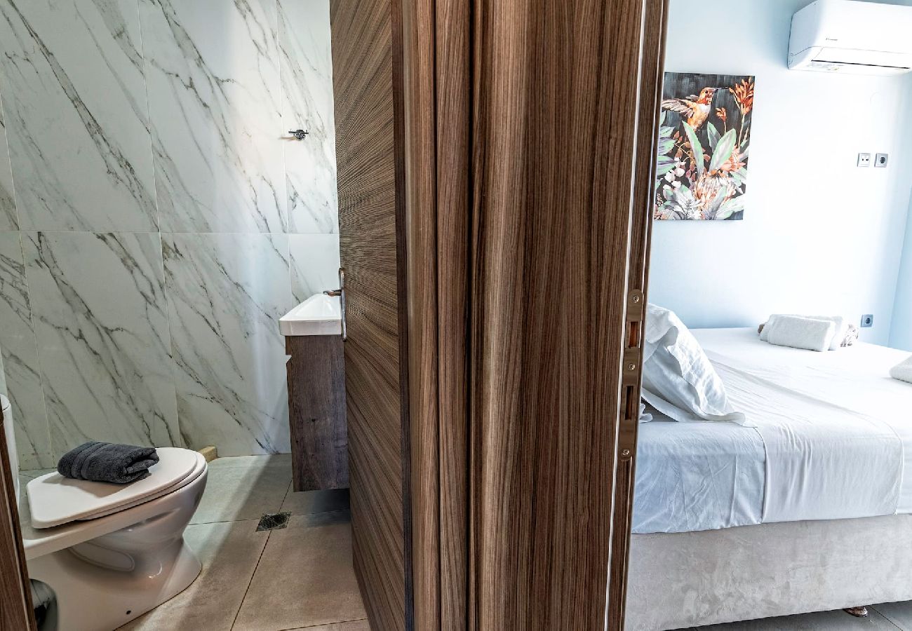 House in Panormo - Zefyros Suite, Seafront Retreat