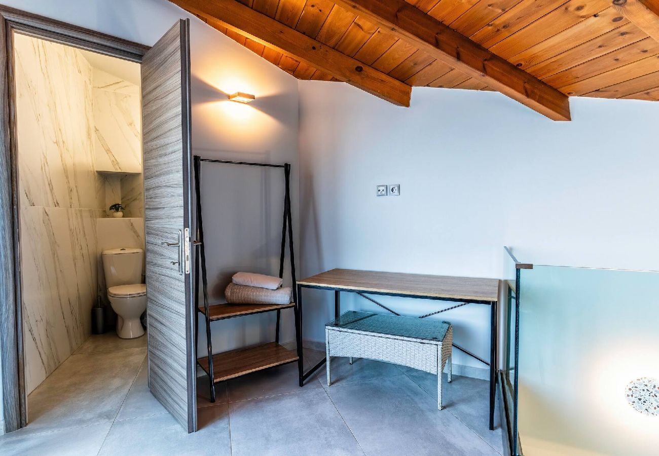 House in Panormo - Zefyros Suite, Seafront Retreat