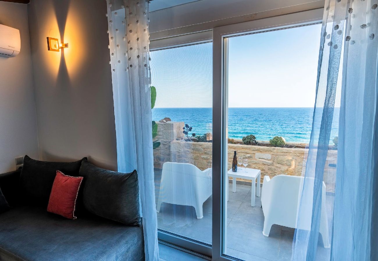 House in Panormo - Zefyros Suite, Seafront Retreat