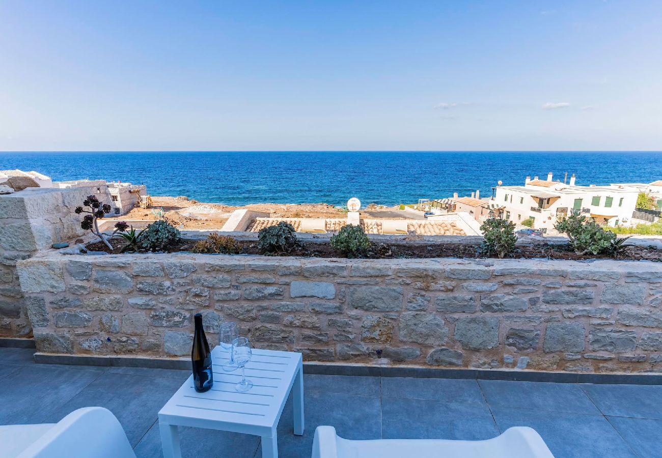 House in Panormo - Zefyros Suite, Seafront Retreat