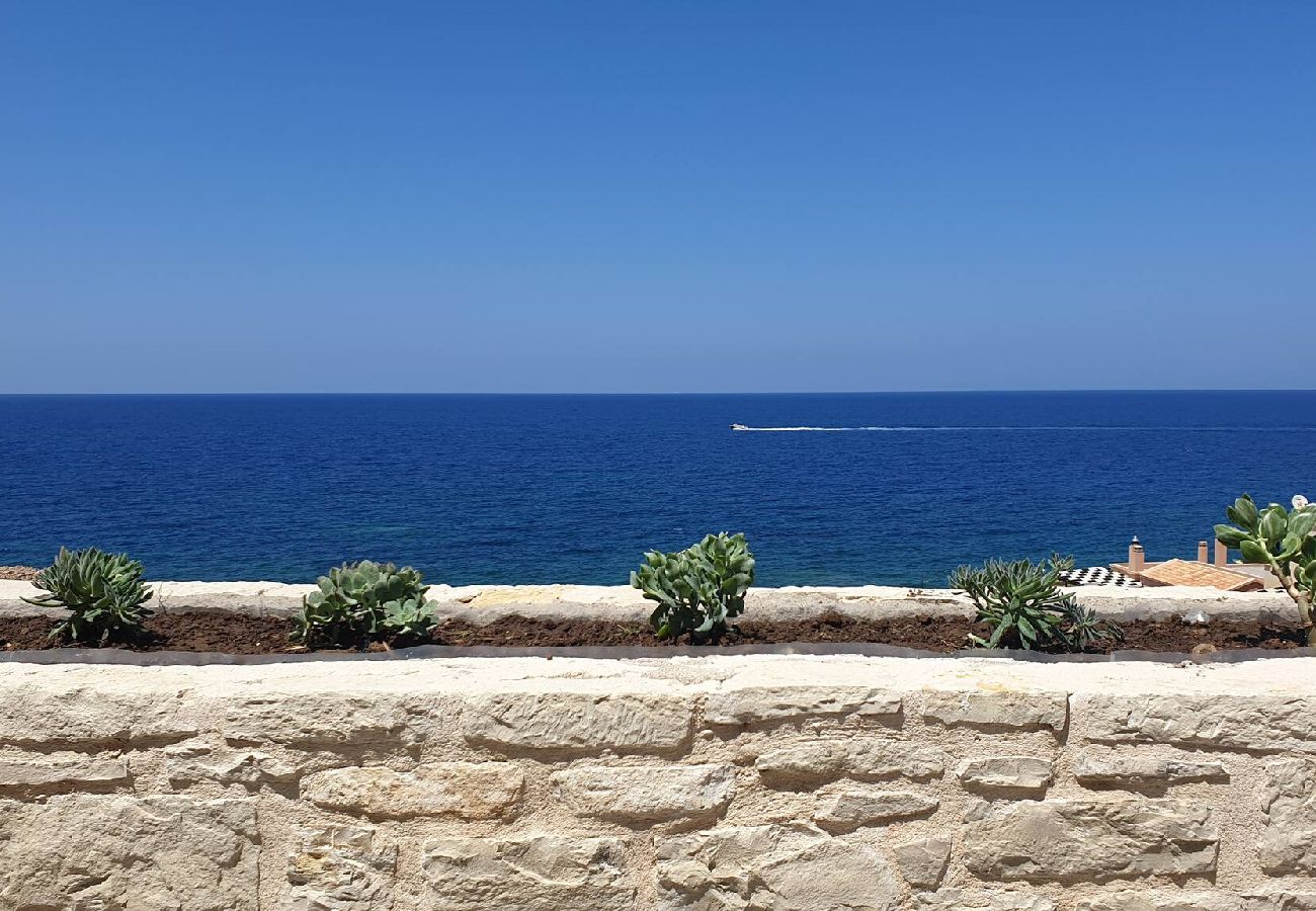 House in Panormo - Zefyros Suite, Seafront Retreat