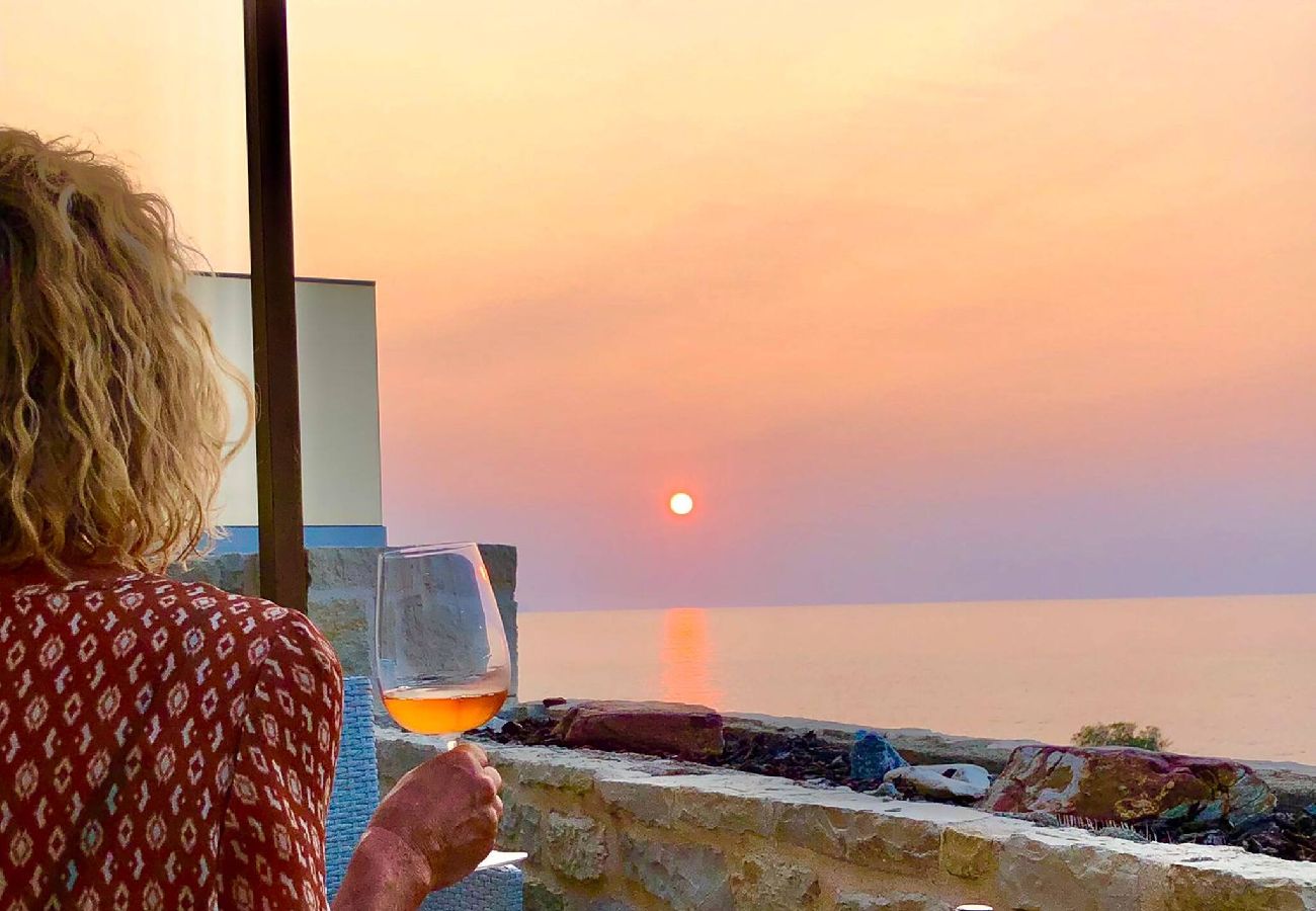 House in Panormo - Leon Suite, Seafront Residence