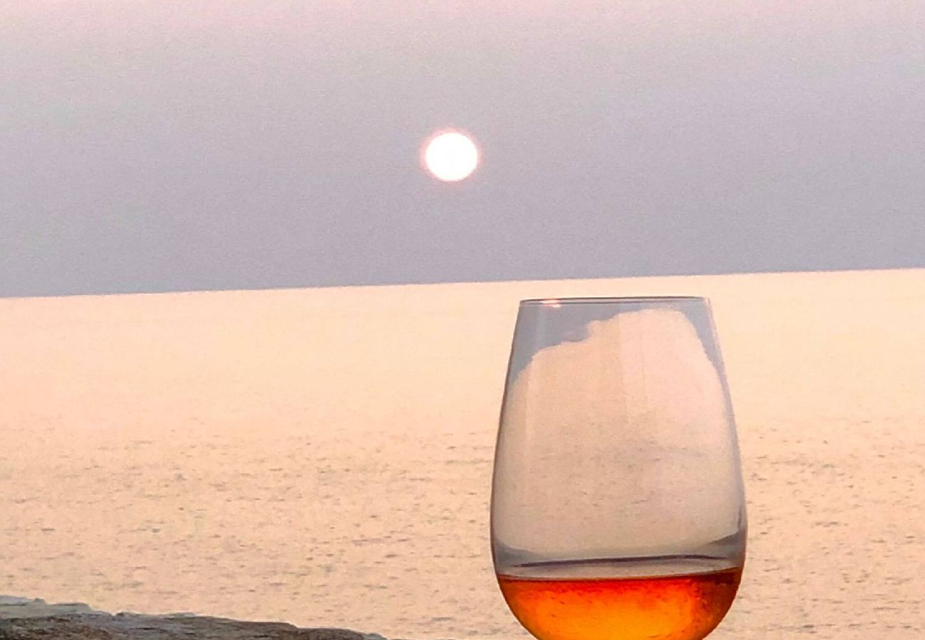 House in Panormo - Leon Suite, Seafront Residence