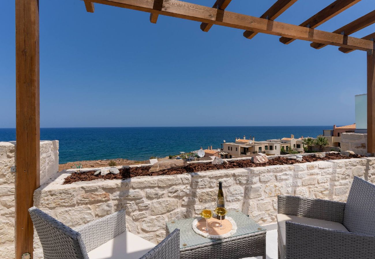 House in Panormo - Leon Suite, Seafront Residence