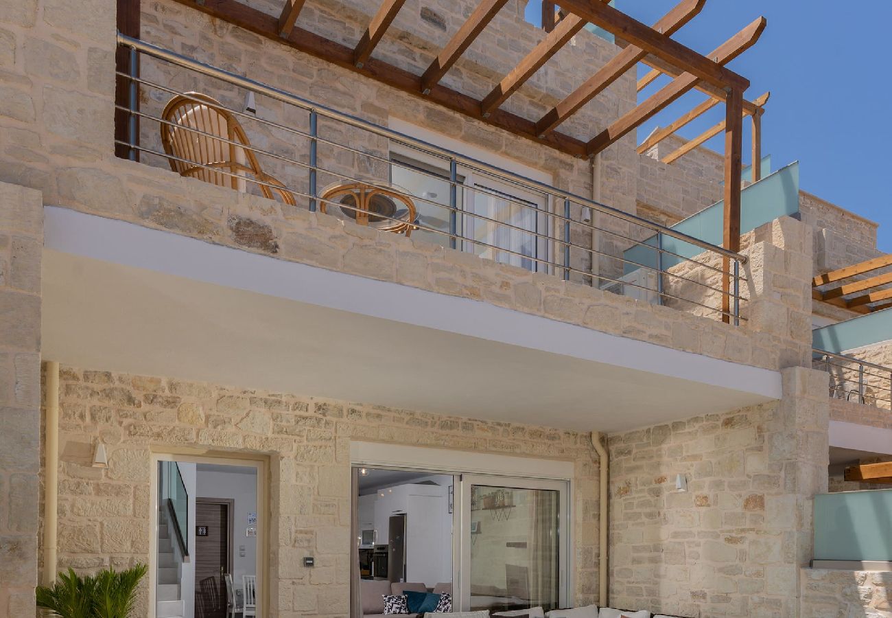 House in Panormo - Leon Suite, Seafront Residence