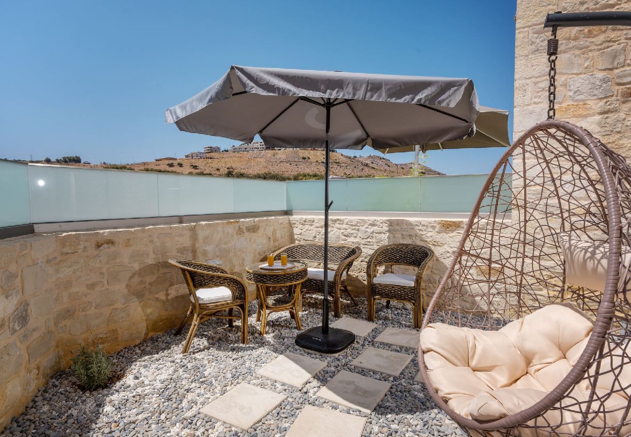 House in Panormo - Leon Suite, Seafront Residence