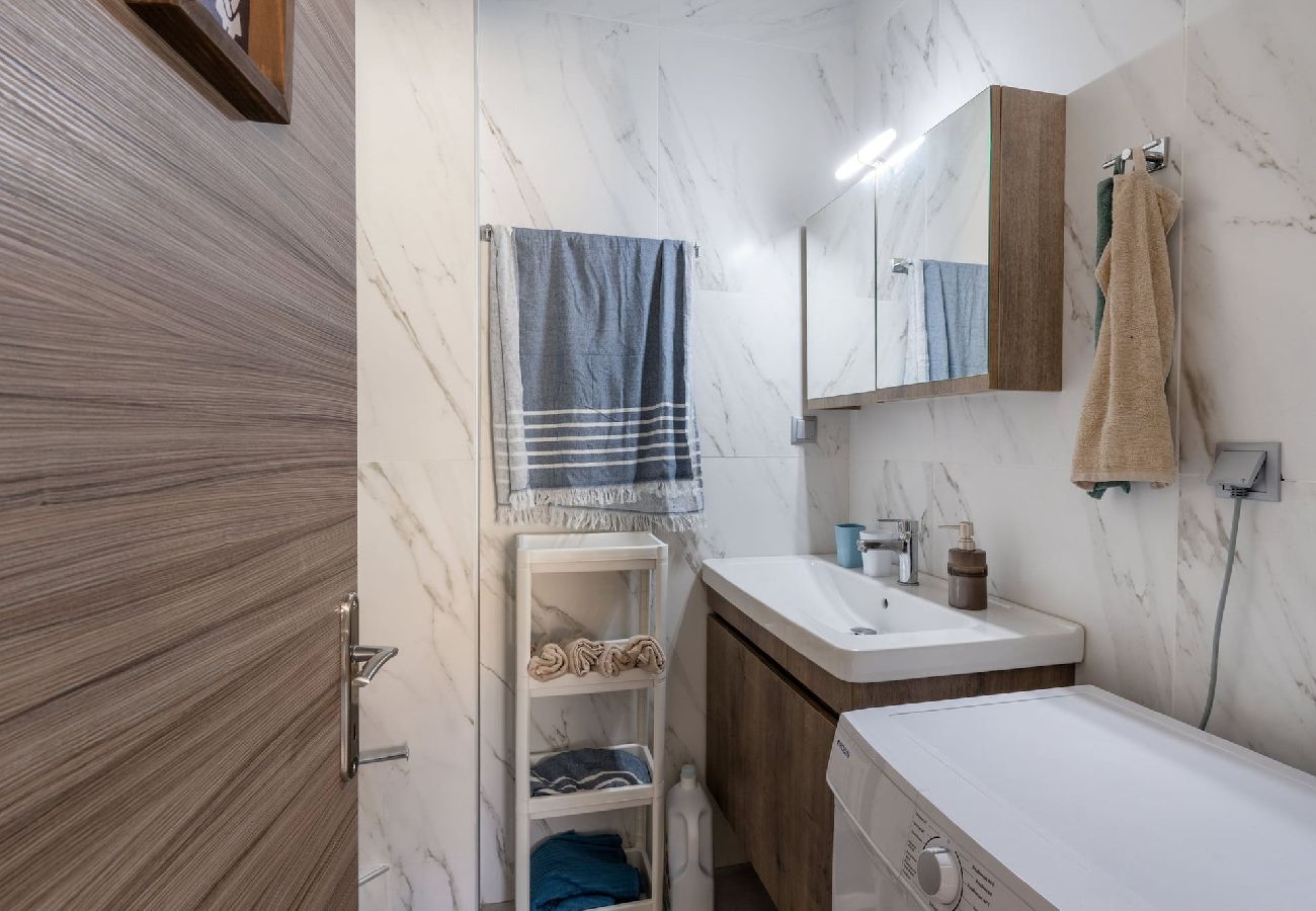 House in Panormo - Leon Suite, Seafront Residence