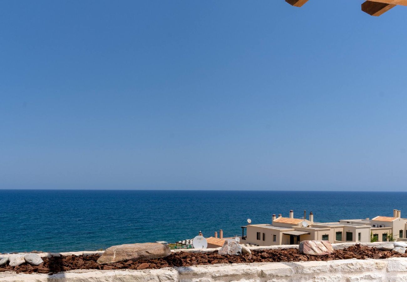 House in Panormo - Leon Suite, Seafront Residence