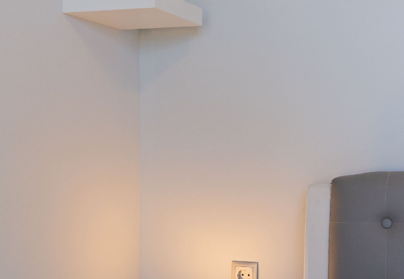 House in Panormo - Leon Suite, Seafront Residence