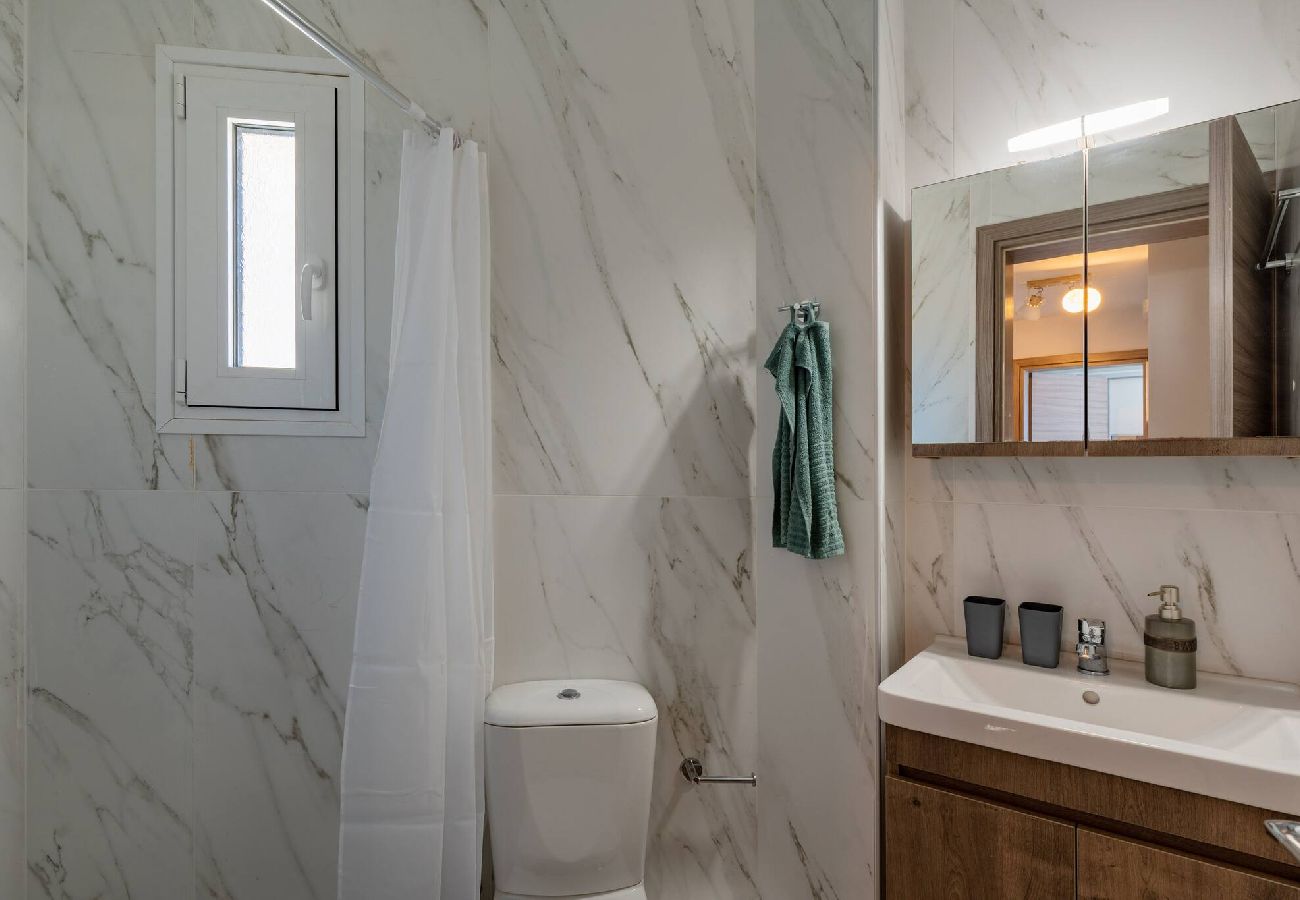 House in Panormo - Leon Suite, Seafront Residence