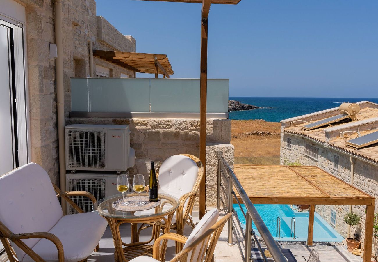 House in Panormo - Leon Suite, Seafront Residence