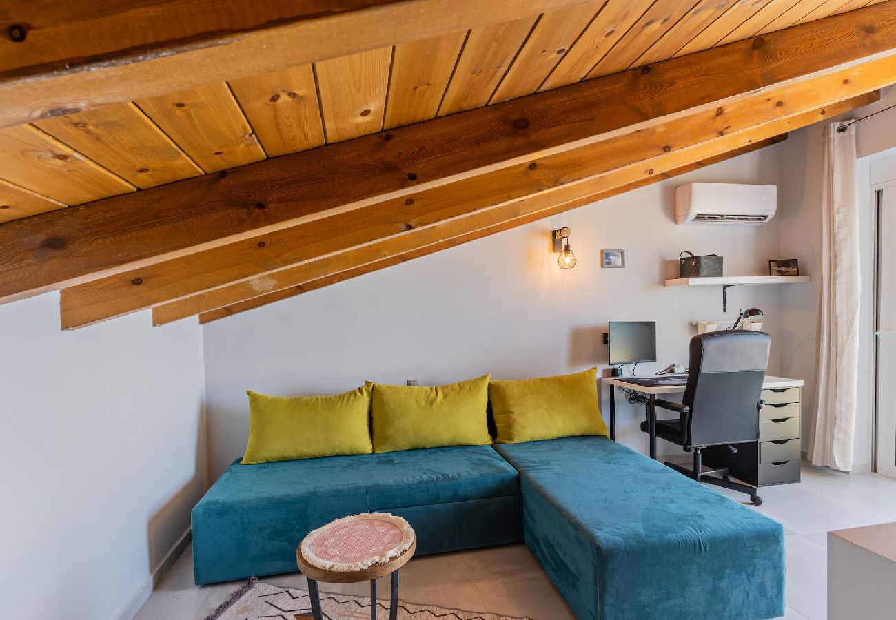 House in Panormo - Leon Suite, Seafront Residence