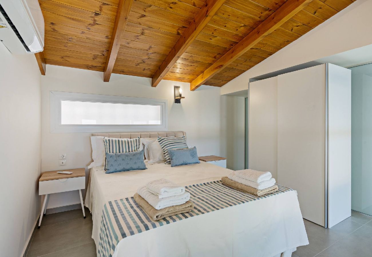 House in Panormo - Sofia Suite, Seaside Hideaway