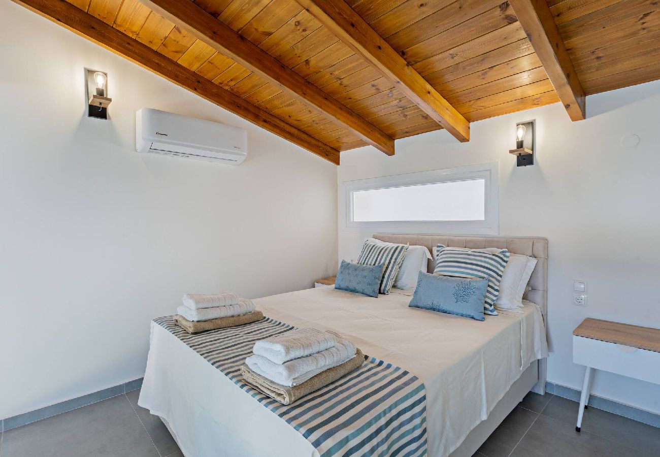 House in Panormo - Sofia Suite, Seaside Hideaway