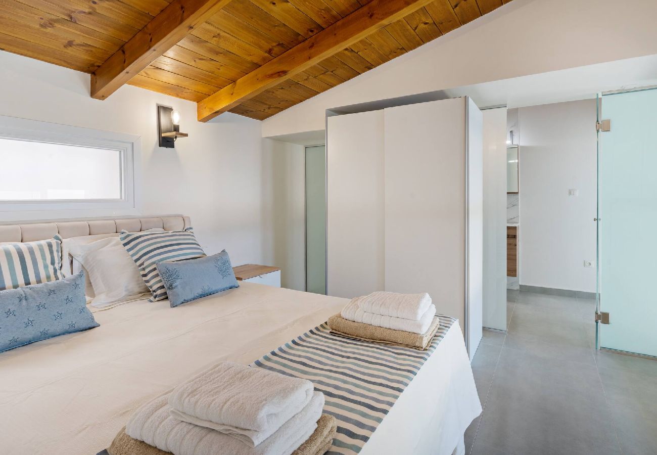 House in Panormo - Sofia Suite, Seaside Hideaway