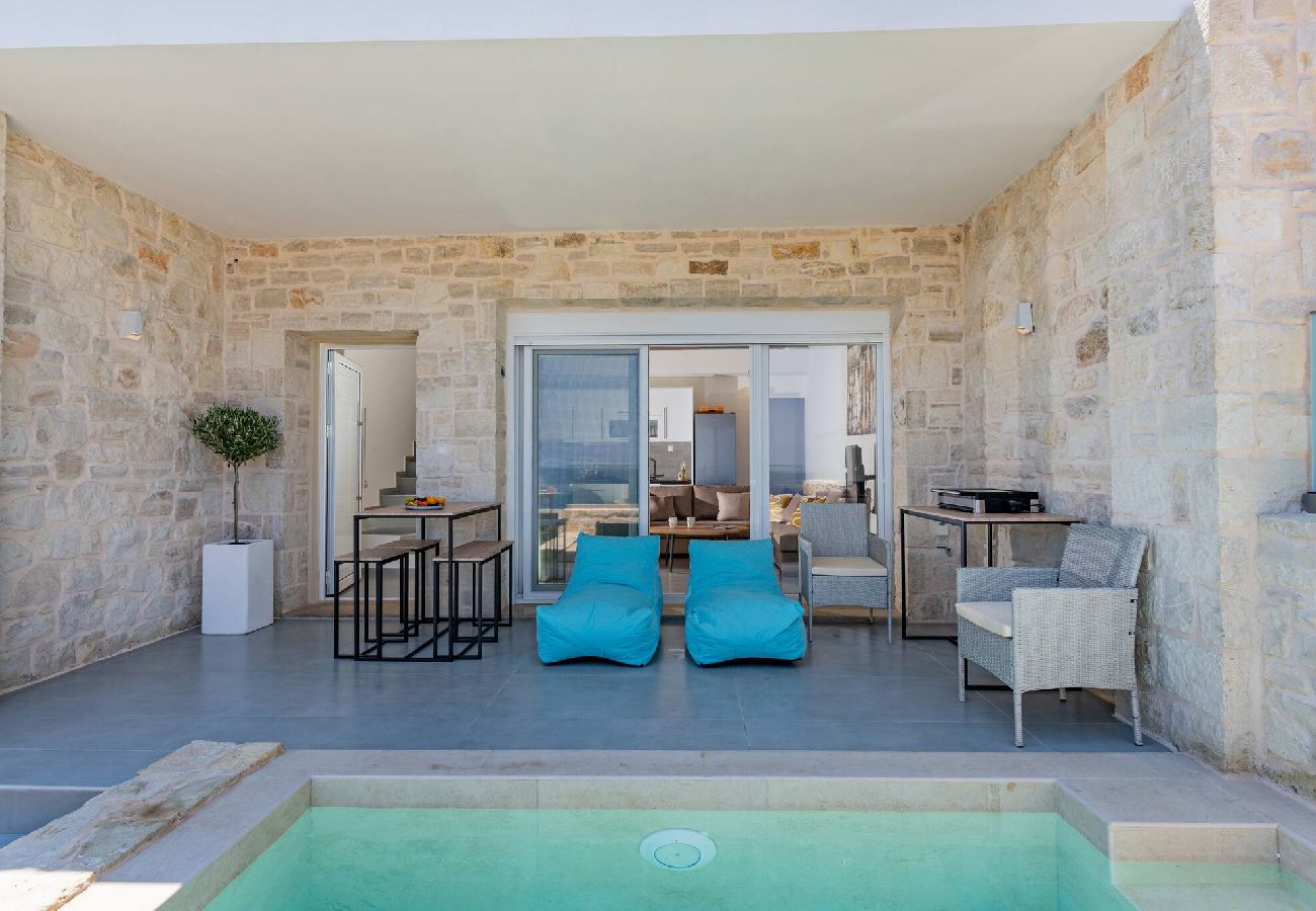 House in Panormo - Philip Suite, Seaside Escape