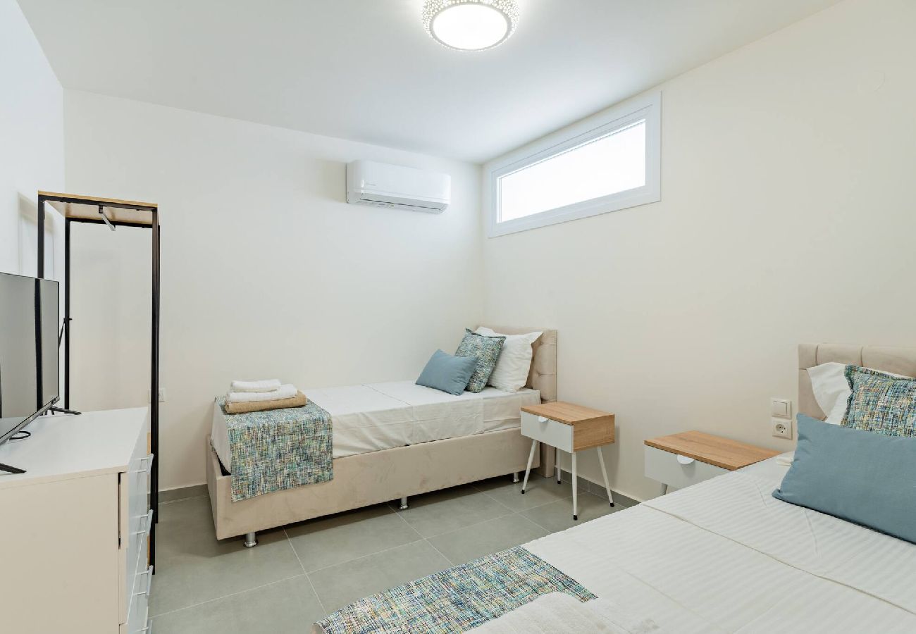 House in Panormo - Philip Suite, Seaside Escape