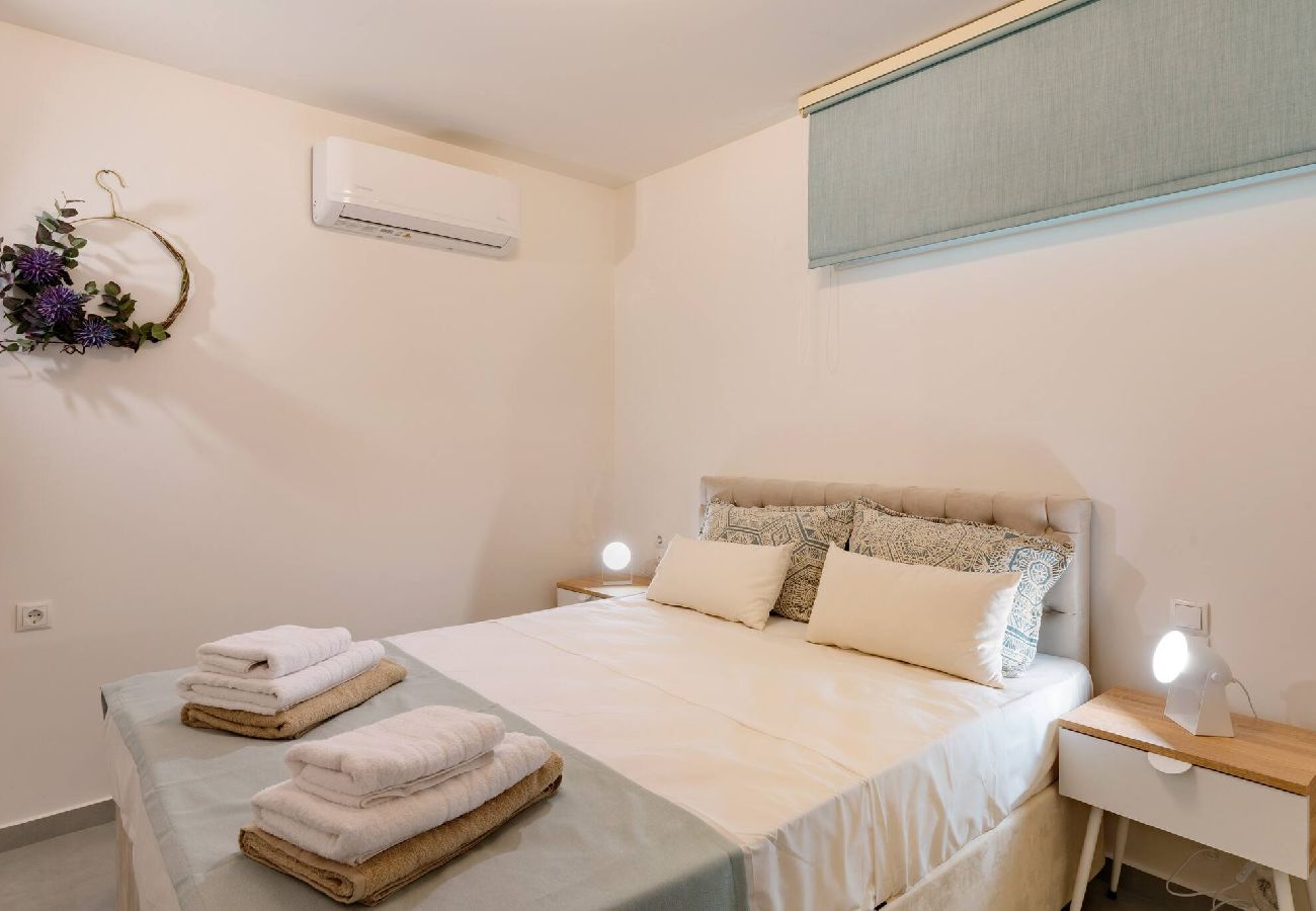 House in Panormo - Aura Suite, Coastline Getaway