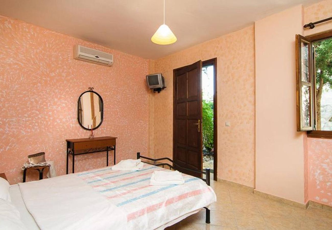 Villa in Agios Mamas - Sarris Villa