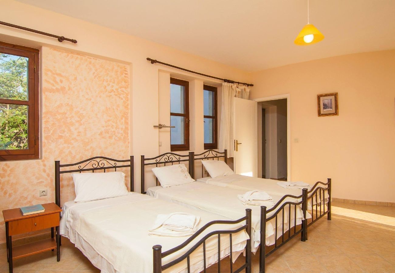 Villa in Agios Mamas - Sarris Villa