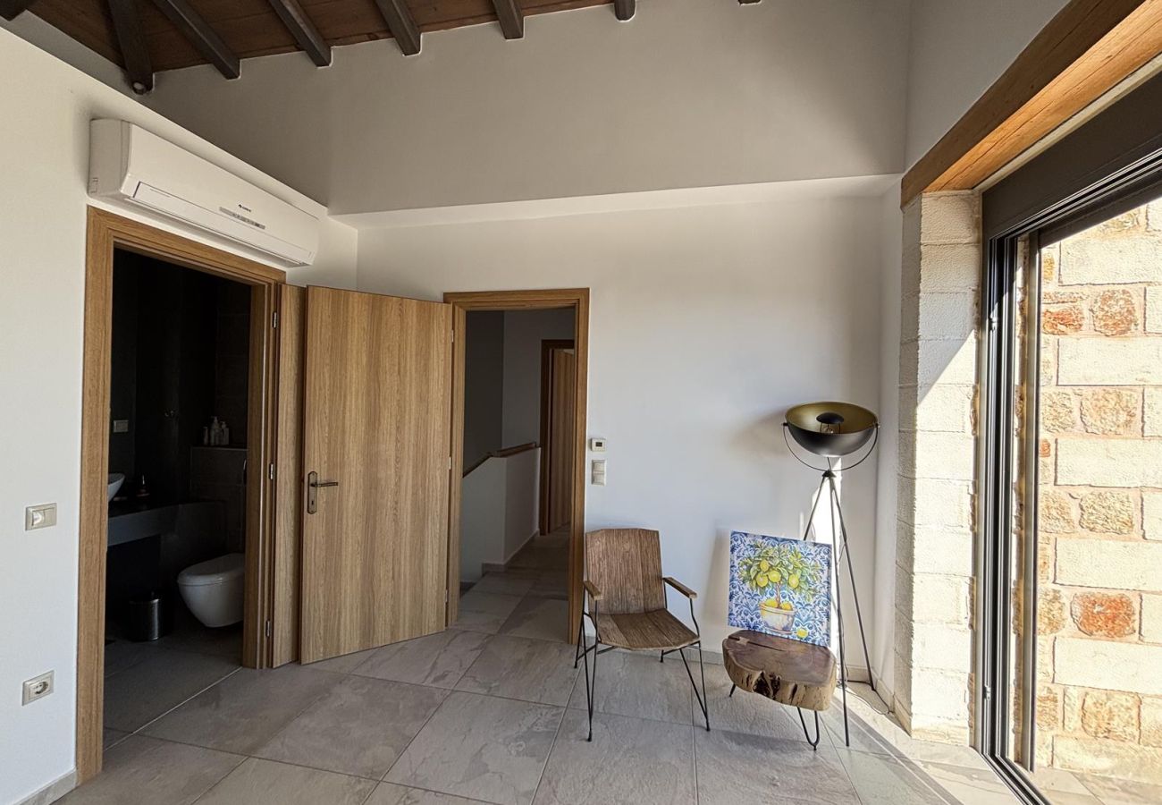 Villa in Vamos - MayaElisa Villa with Heated Pool, By Hellocrete