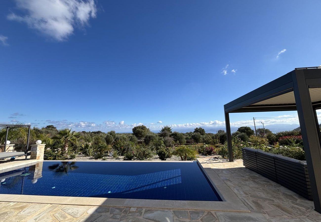 Villa in Vamos - MayaElisa Villa with Heated Pool, By Hellocrete